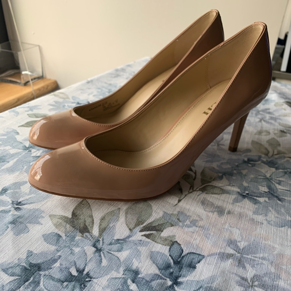 COACH round toe pump